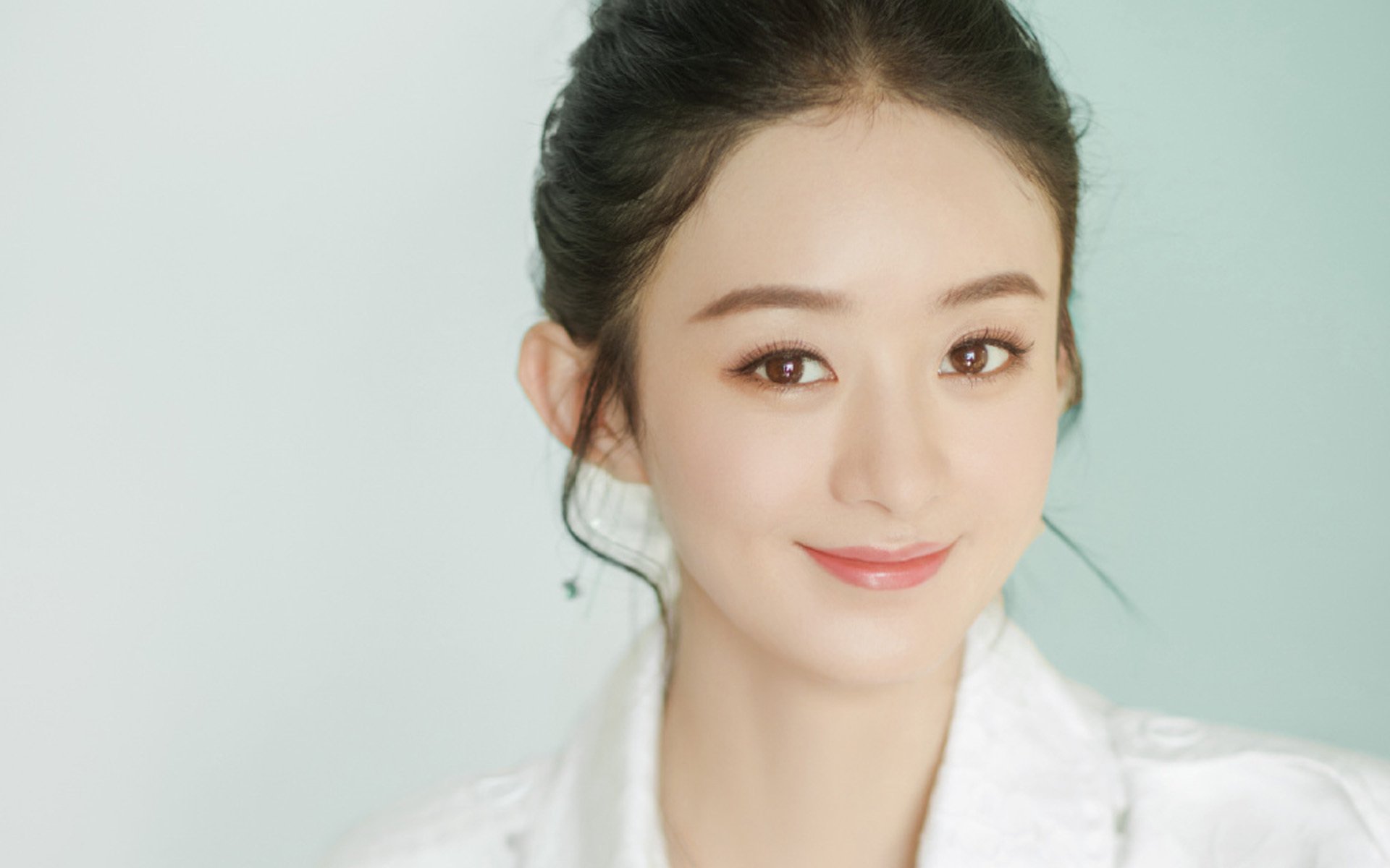 热火锋线球员通过拉伸训练保持身体柔韧性,热火前锋