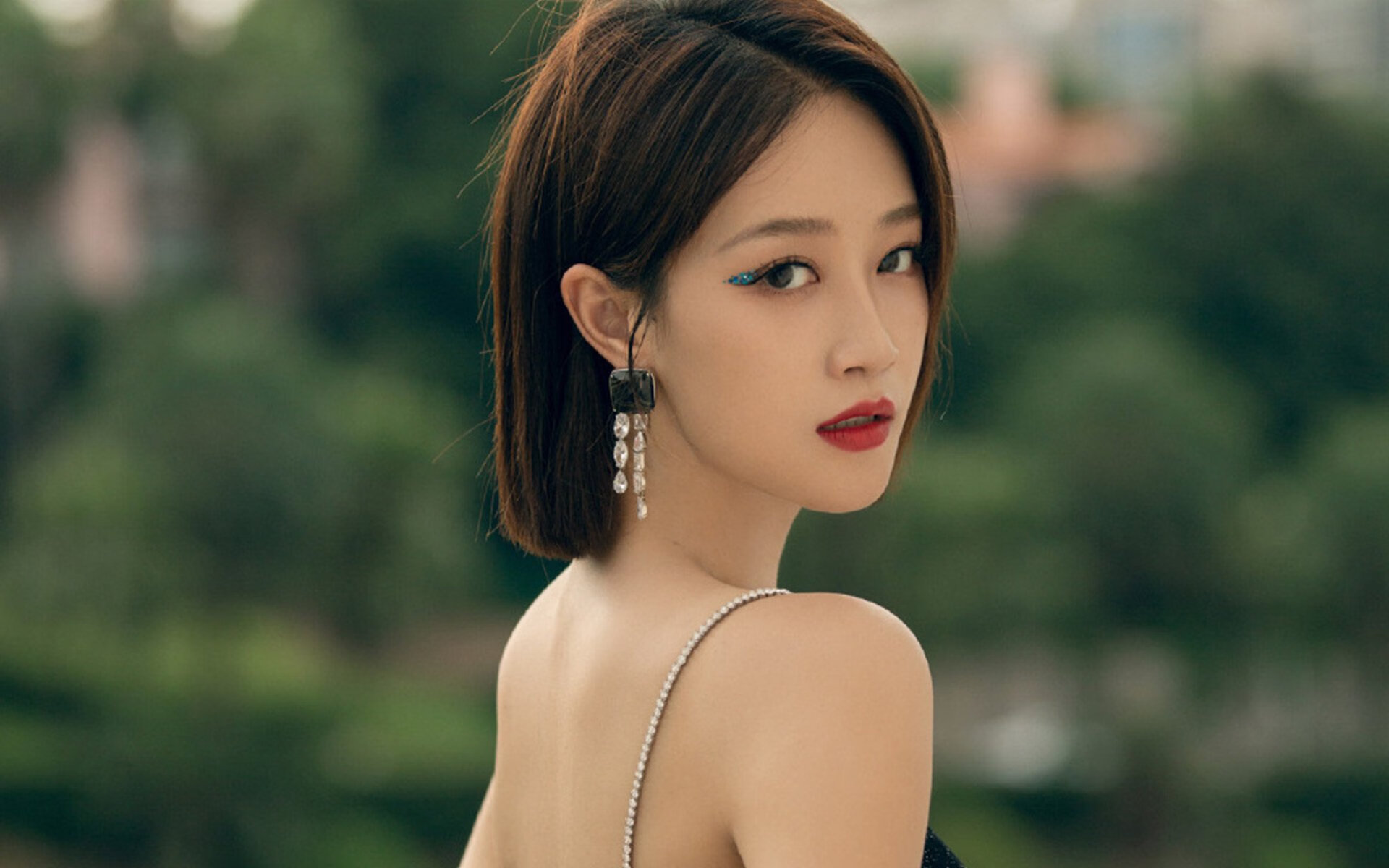 简:全黑队最具威胁的边锋之一,强大个人能力助力进攻,mf简黑