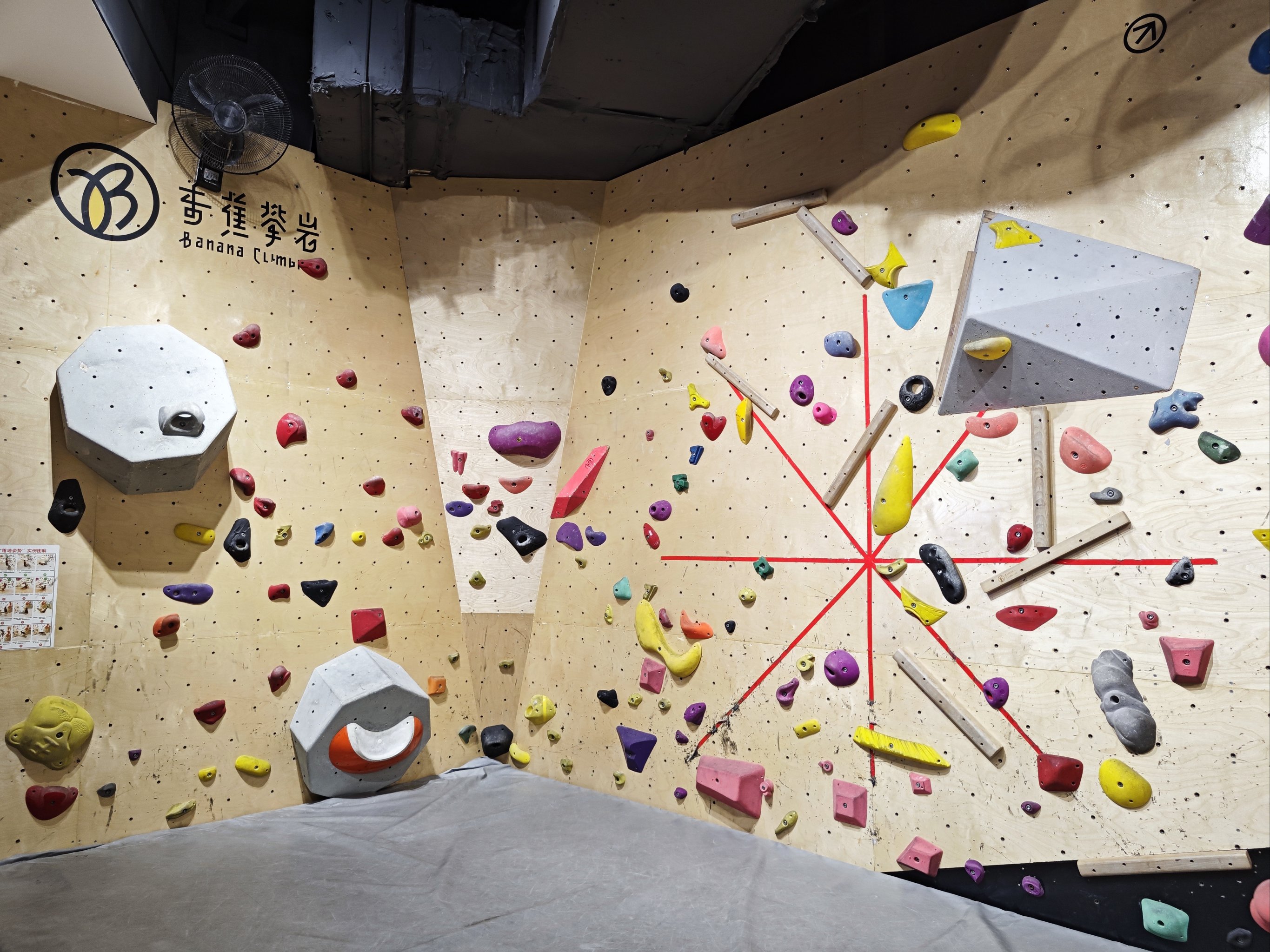 墙壁攀岩赛:运动与自然的无缝结合 墙壁攀岩赛:运动与自然的无缝结合