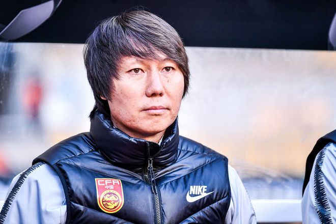 李铁辞去国家队主帅，谁将接任成为焦点？