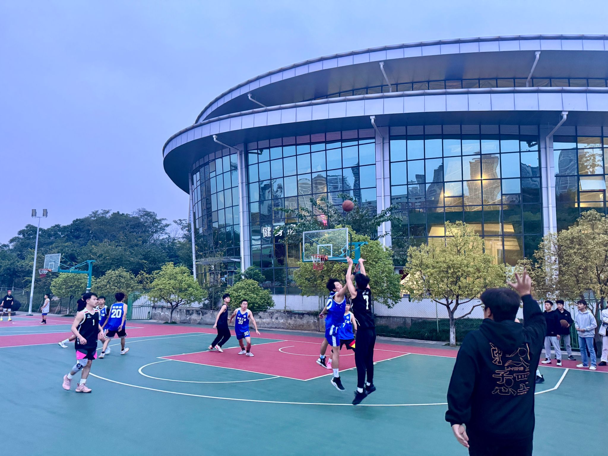 如何在学校自主组织篮球联赛? 如何在学校自主组织篮球联赛?