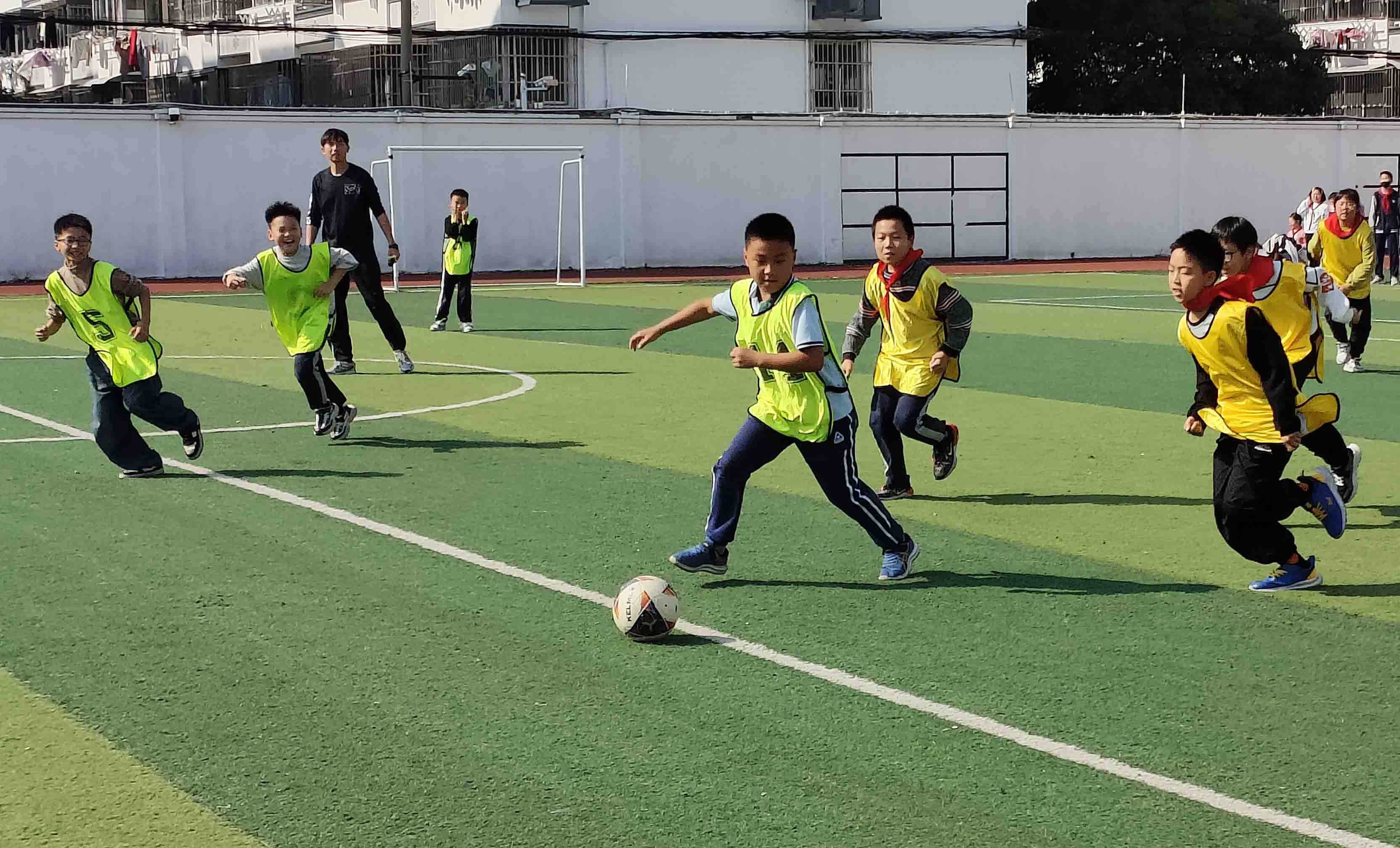 包含各国青少年足球推动的市场机会与前景的词条